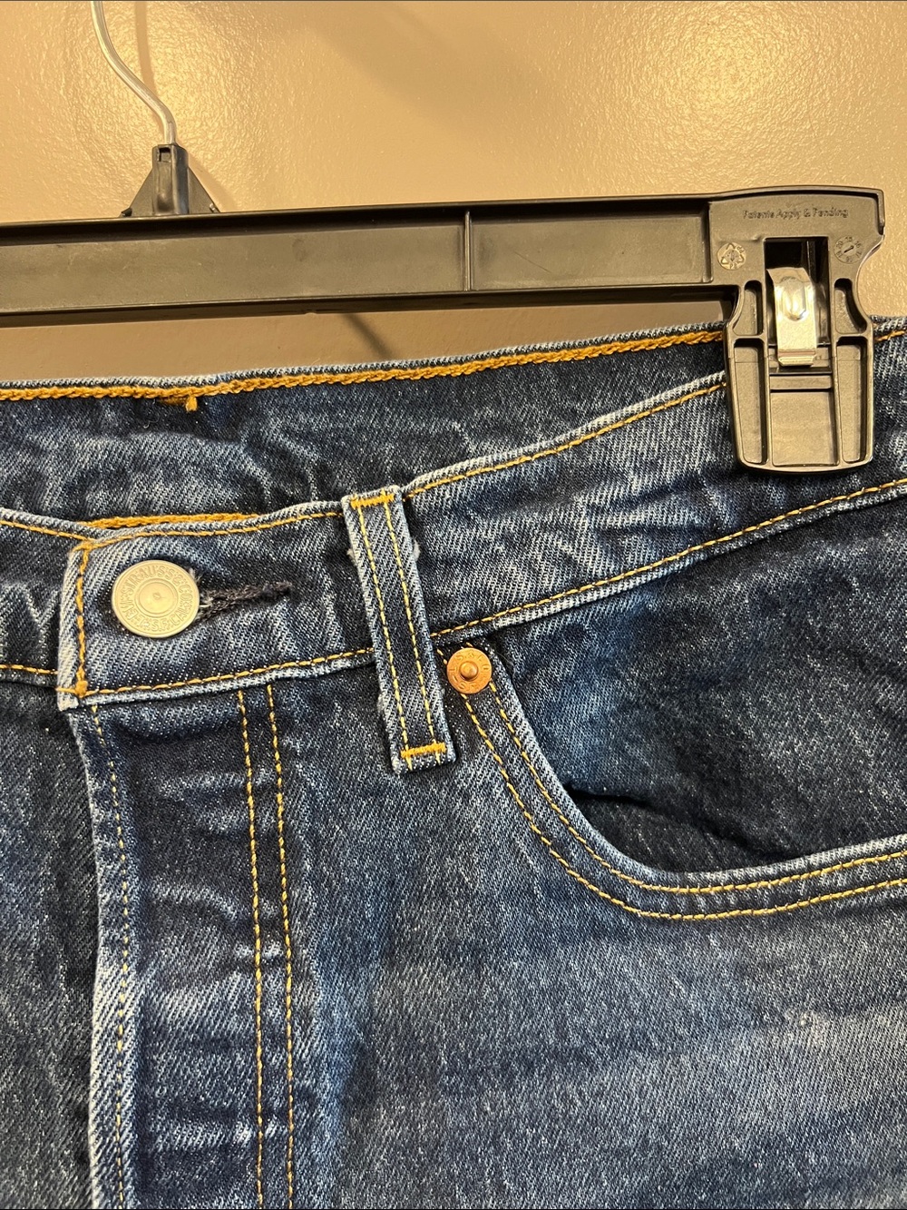 Classic Levi’s 501 Straight Leg Jeans in Medium Blue Denim - Picture 3 of 11